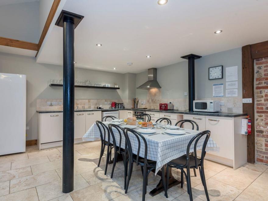 The Straw House - UKC3676