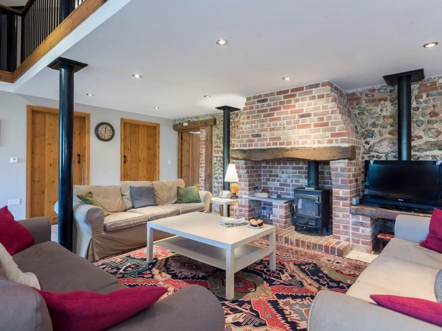 The Hen House - UKC3677