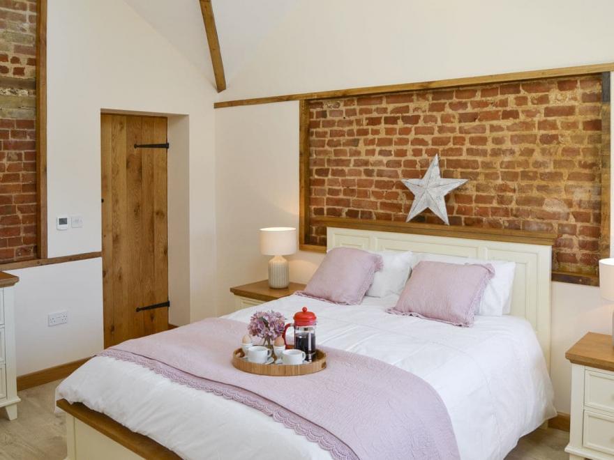 Berts Barn - UKC3714