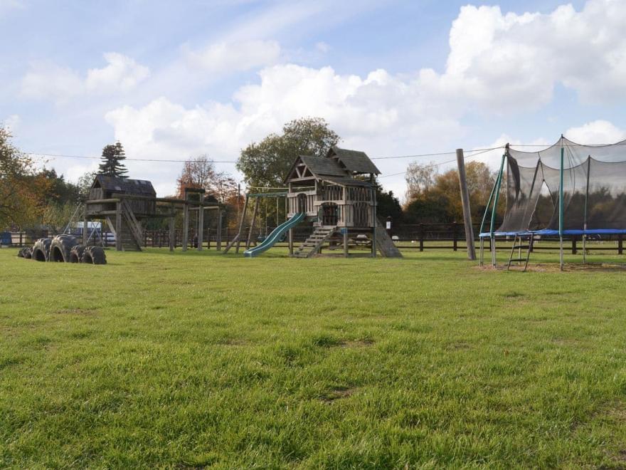 Stable Cottage 8 - UKC3747