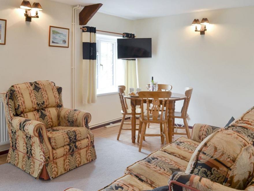 Manor Cottage -UKC3782