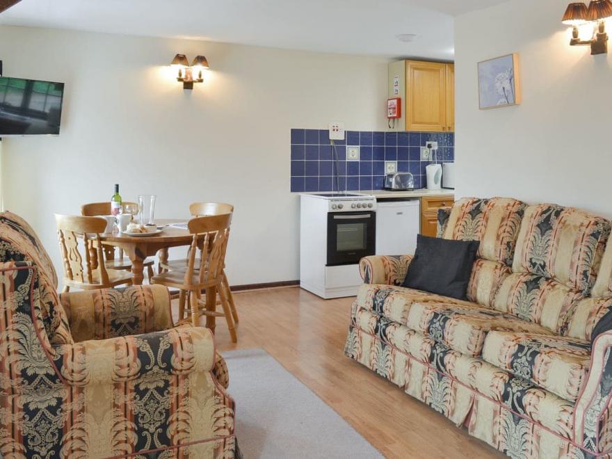 Manor Cottage -UKC3782