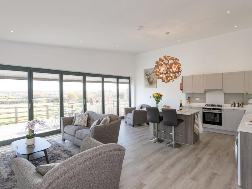 The Hideaway -UKC3844