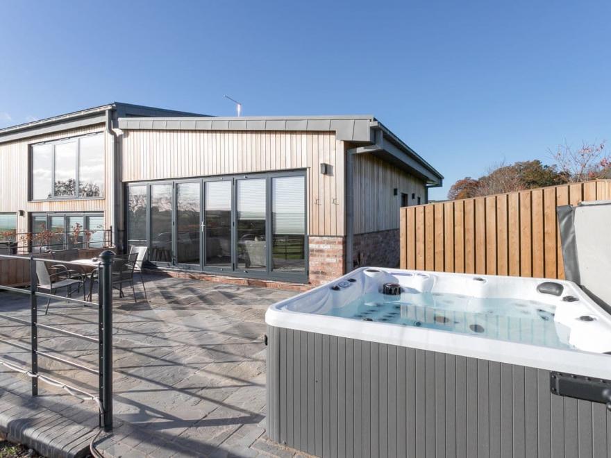 The Hideaway -UKC3844