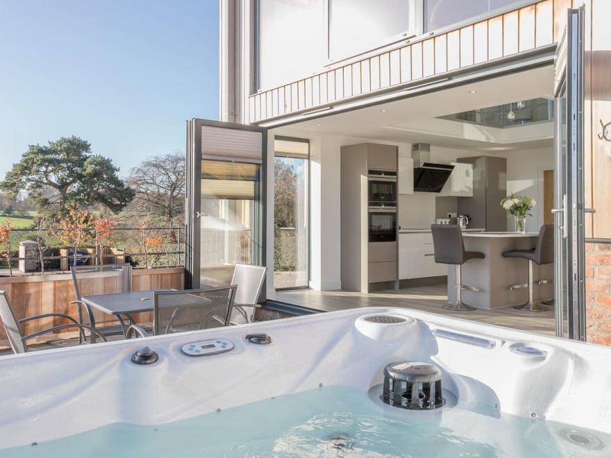 The Lookout - UKC3846