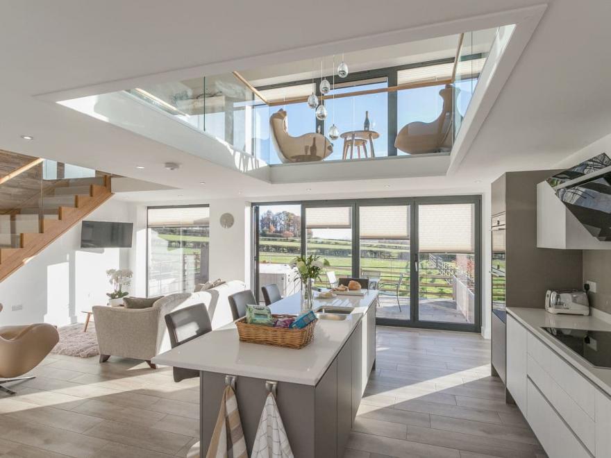 The Lookout - UKC3846