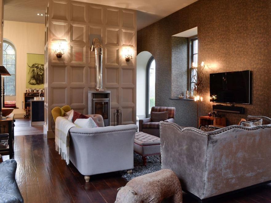 The Stable - UKC3863