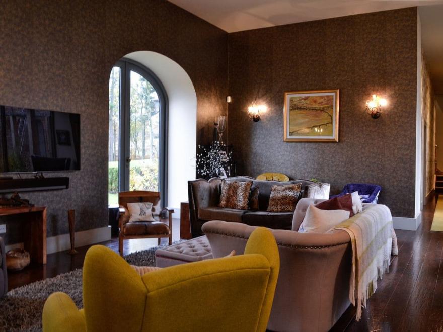 The Stable - UKC3863