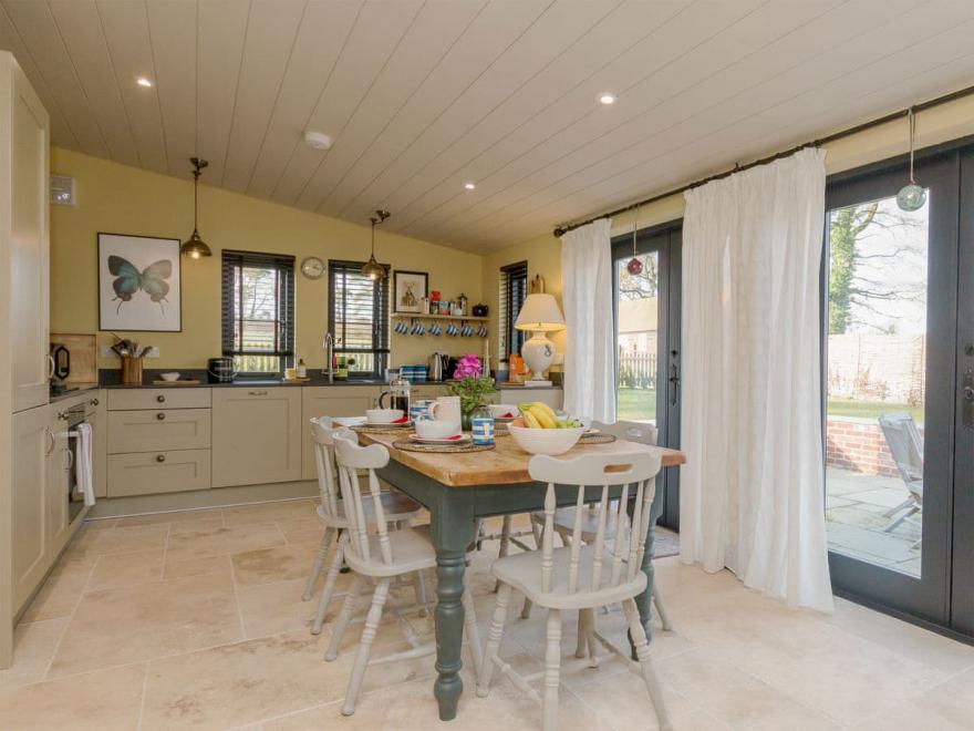 Cedar Cottage - UKC3884