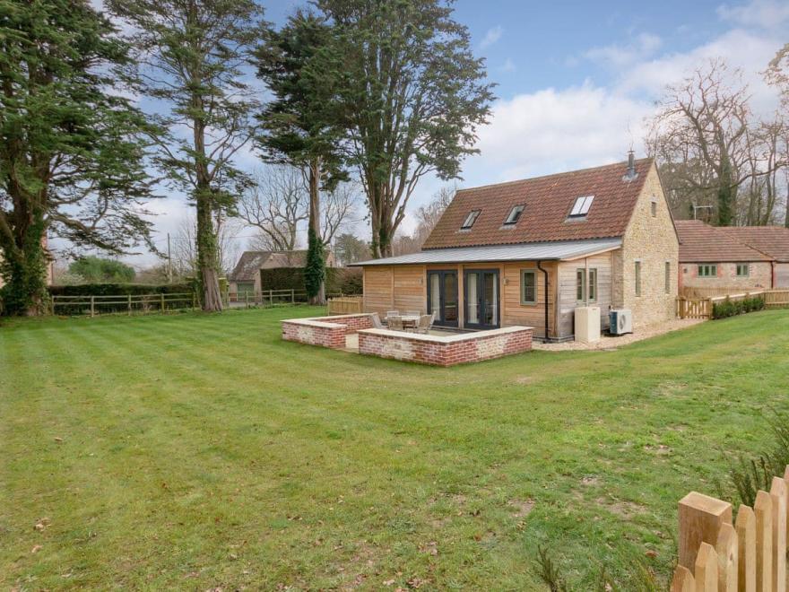 Cedar Cottage - UKC3884