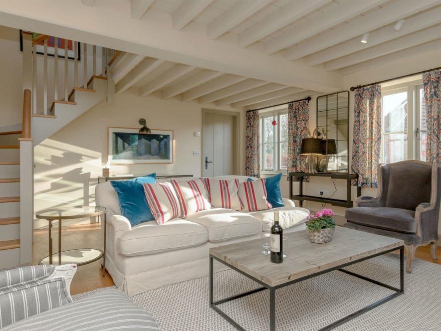 Cedar Cottage - UKC3884