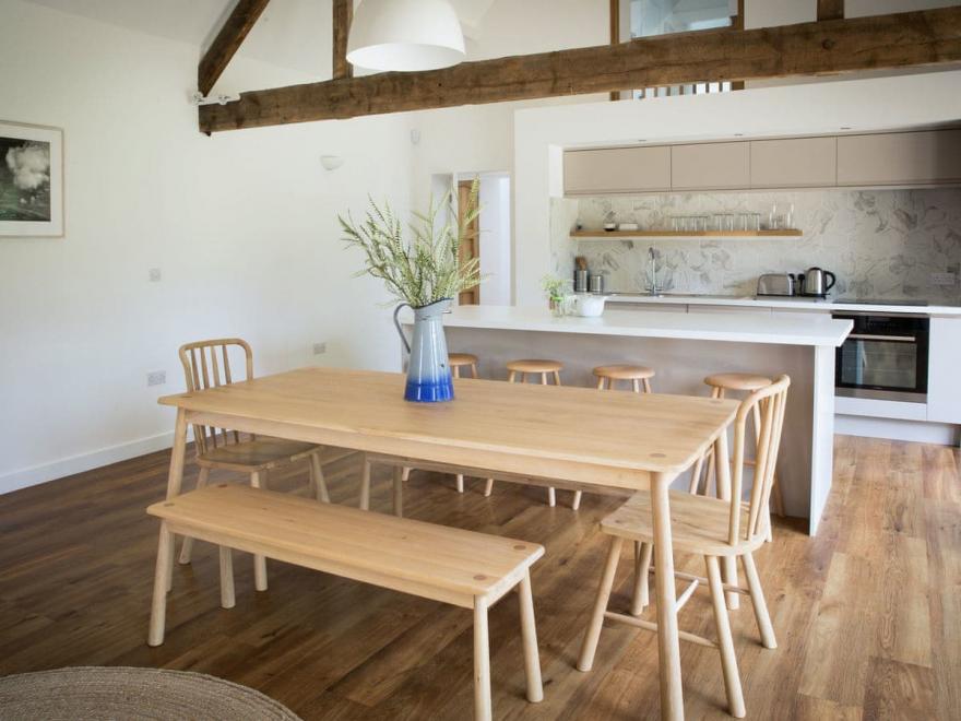 The Cart Shed - UKC3898