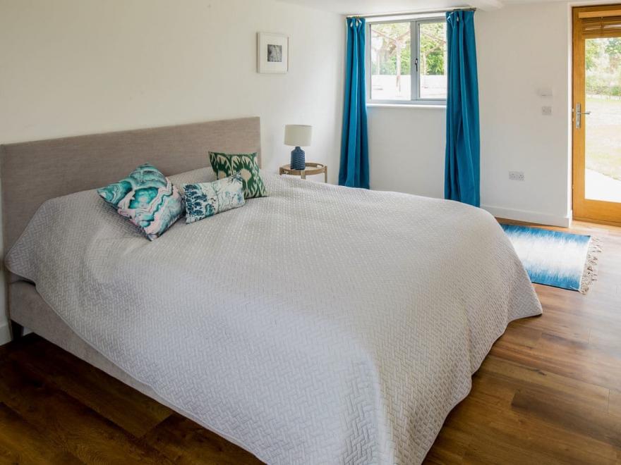 The Cart Shed - UKC3898