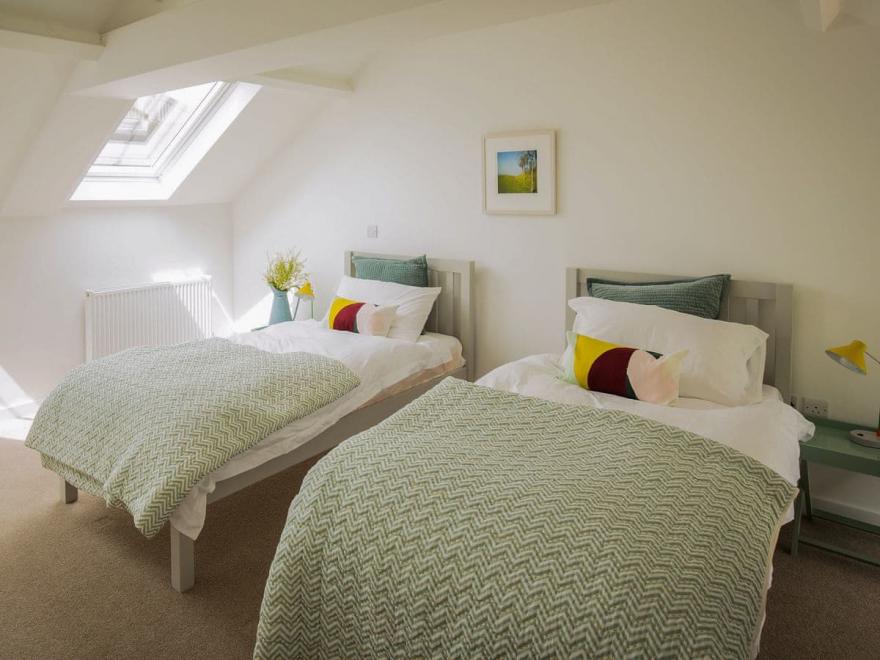 The Cart Shed - UKC3898