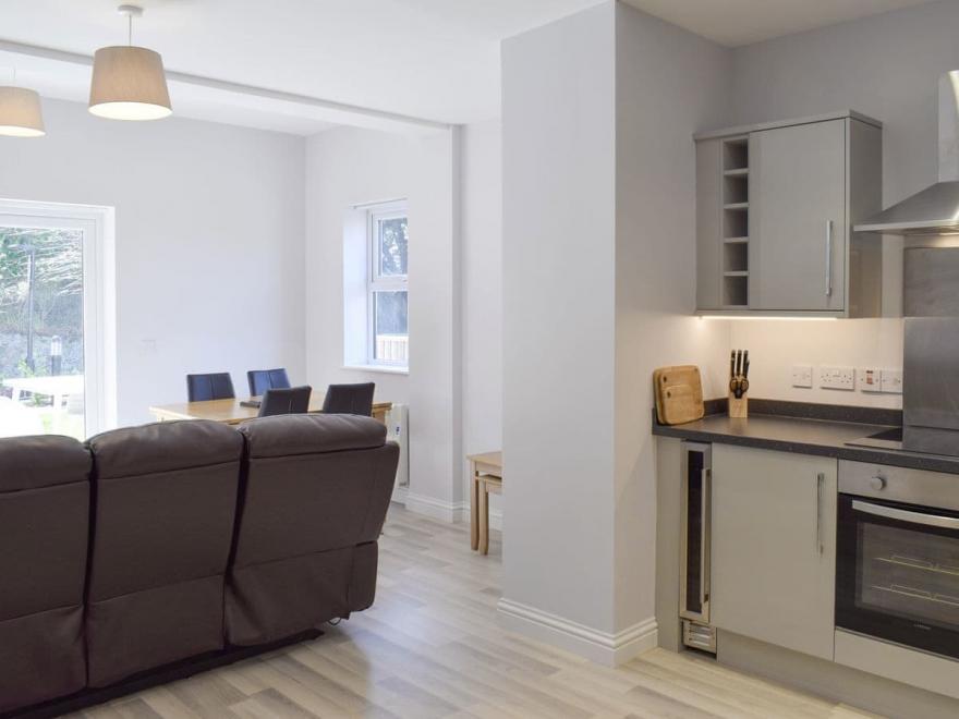 Ash Apartment - UKC3960