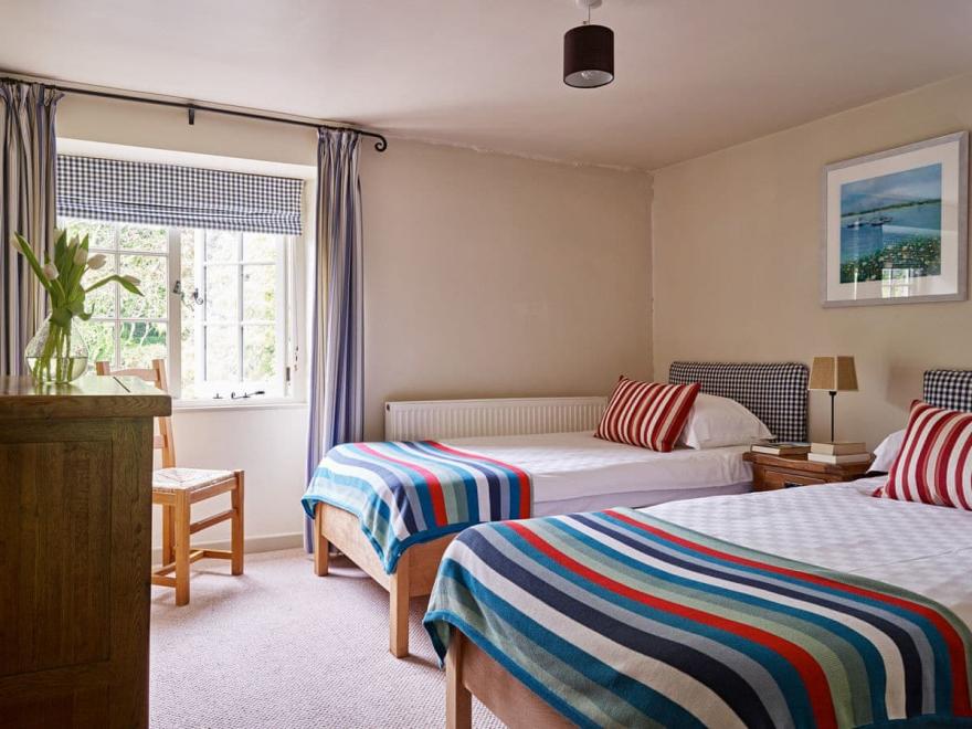 Coach House - UKC3967