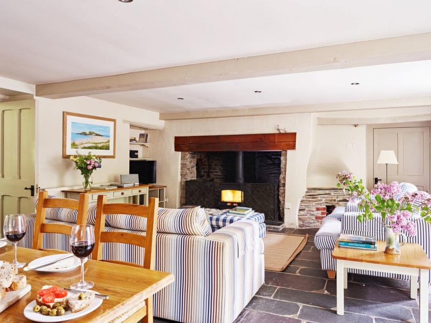 Coach House - UKC3967