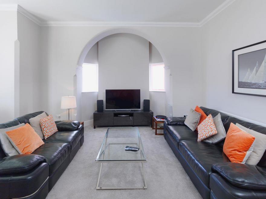 Paramount Apartment 1 - UKC417