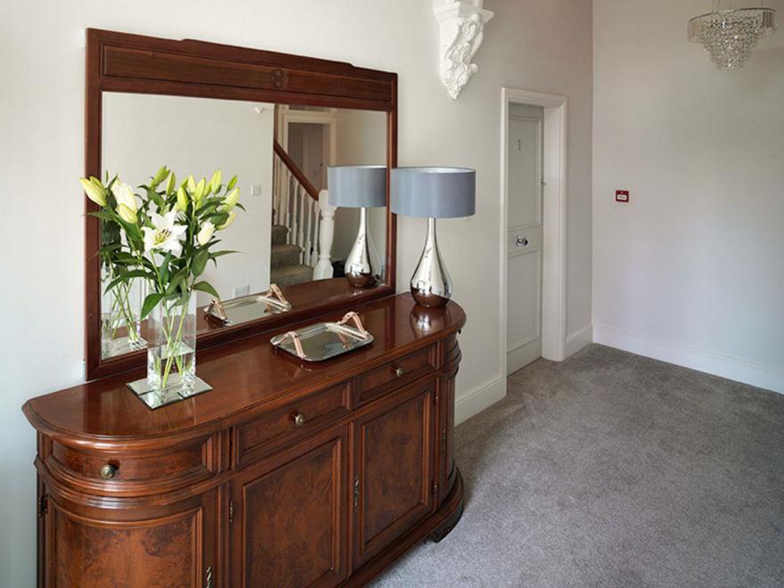 Paramount Apartment 1 - UKC417