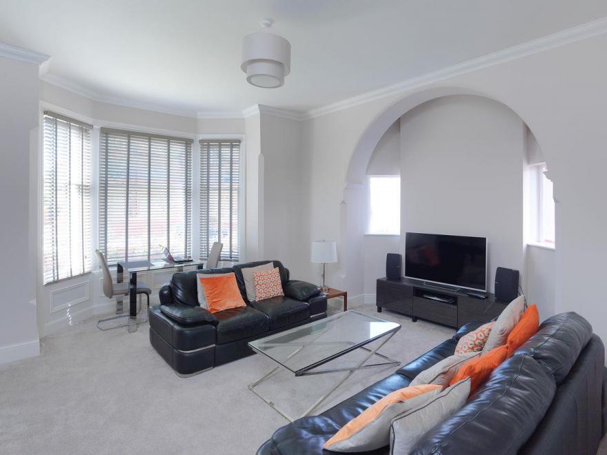 Paramount Apartment 1 - UKC417