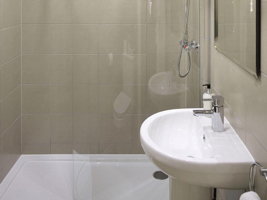 Paramount Apartments 2 - UKC418