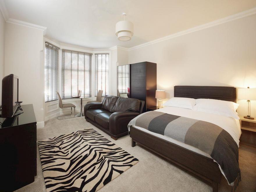 Paramount Apartments 2 - UKC418