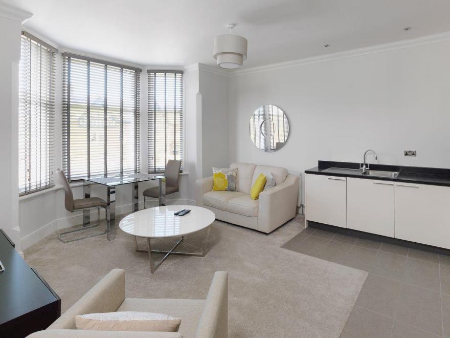 Paramount Apartments 3 - UKC419