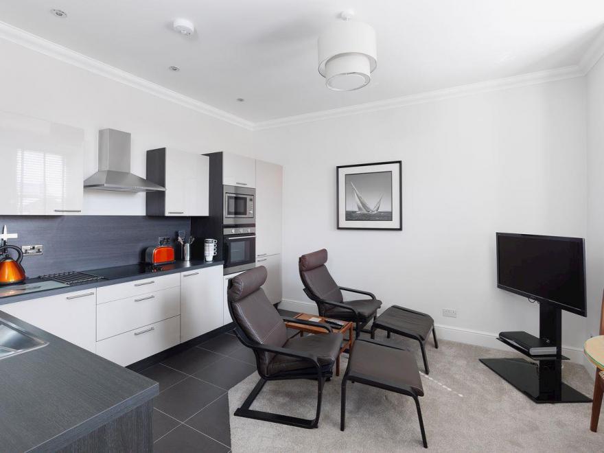 Paramount Apartments 4 - UKC420