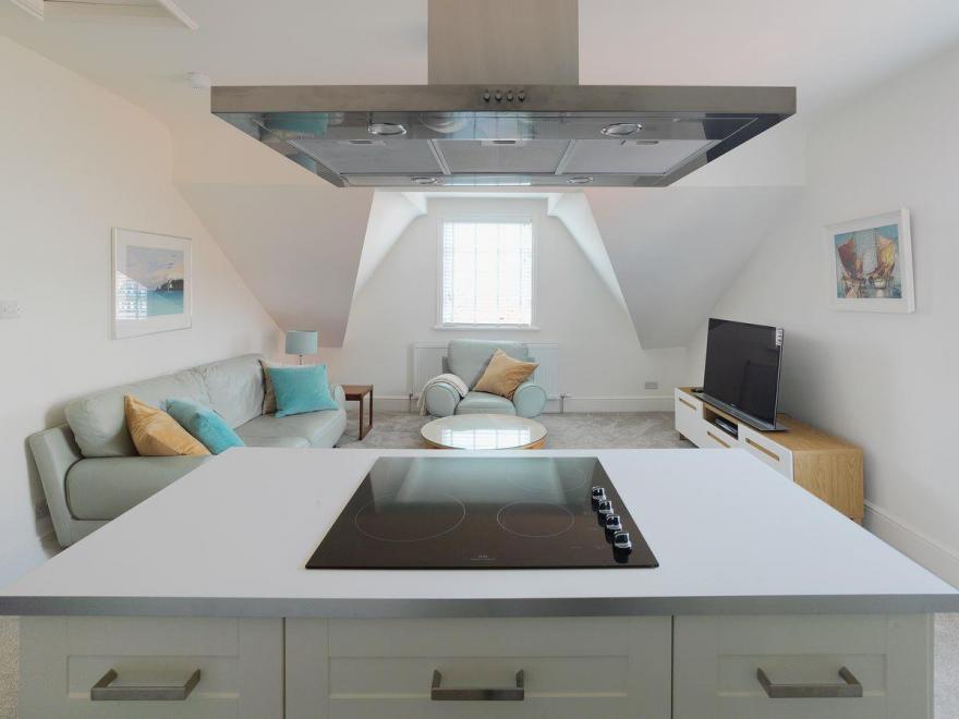 Paramount Apartments 5 - UKC421