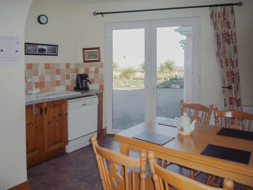 Patty's Cottage - W32029