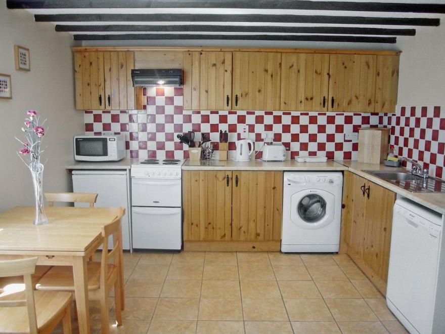 Uncle Tom's Barn - W32057