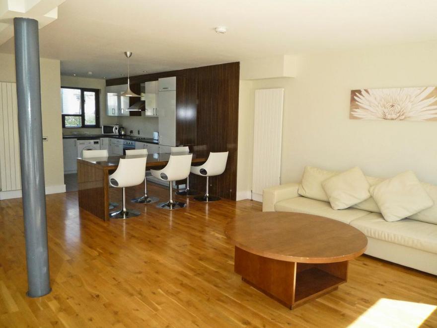 Holiday Lodge B - W32320