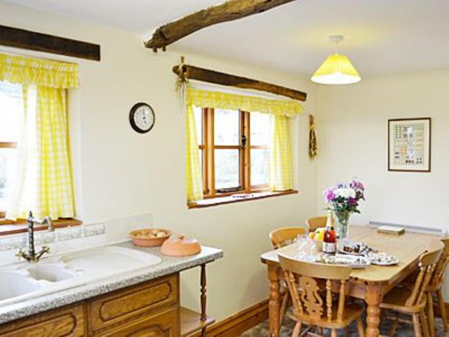 Honeysuckle Cottage - W8224