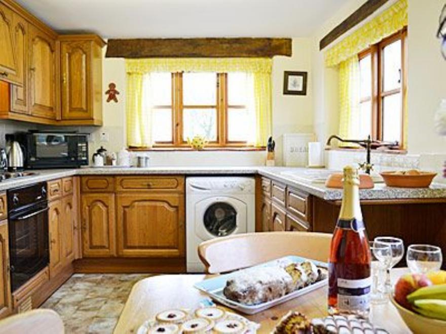 Honeysuckle Cottage - W8224