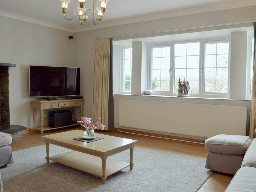 Mwche Farmhouse - UK11013