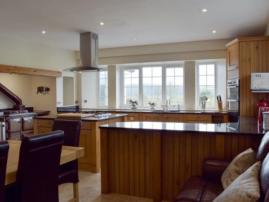 Mwche Farmhouse - UK11013