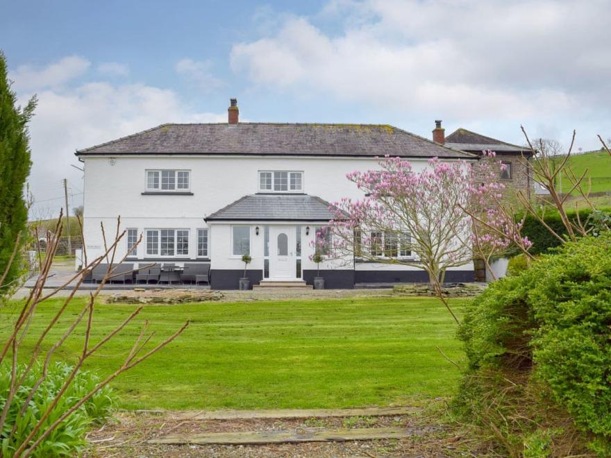 Mwche Farmhouse - UK11013