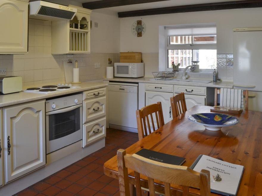 Granary Cottage - UK10994