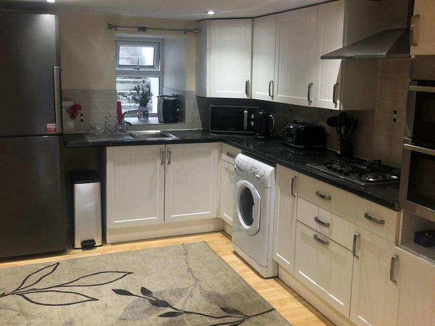 Apartment 1, The Gables