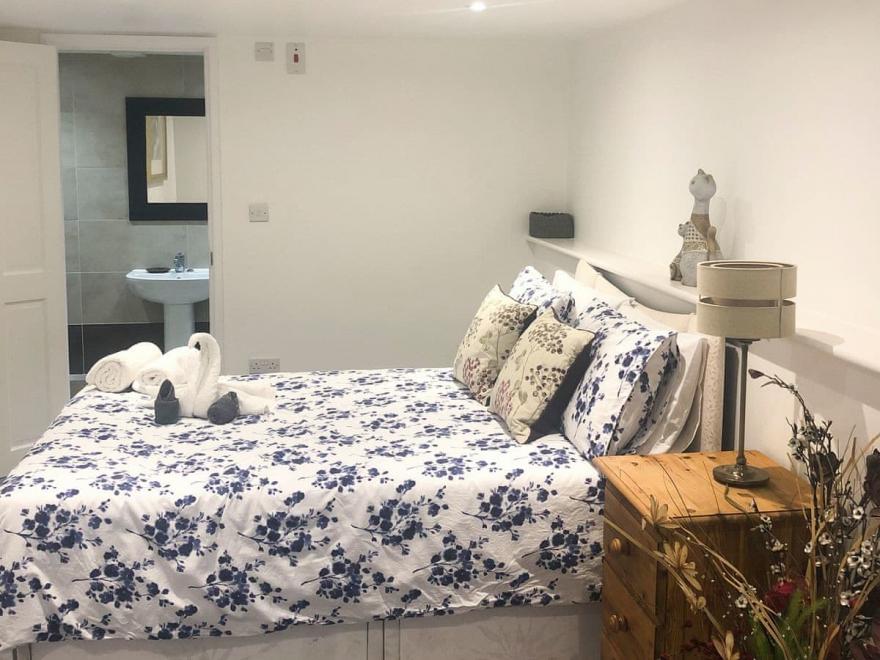 Apartment 1, The Gables