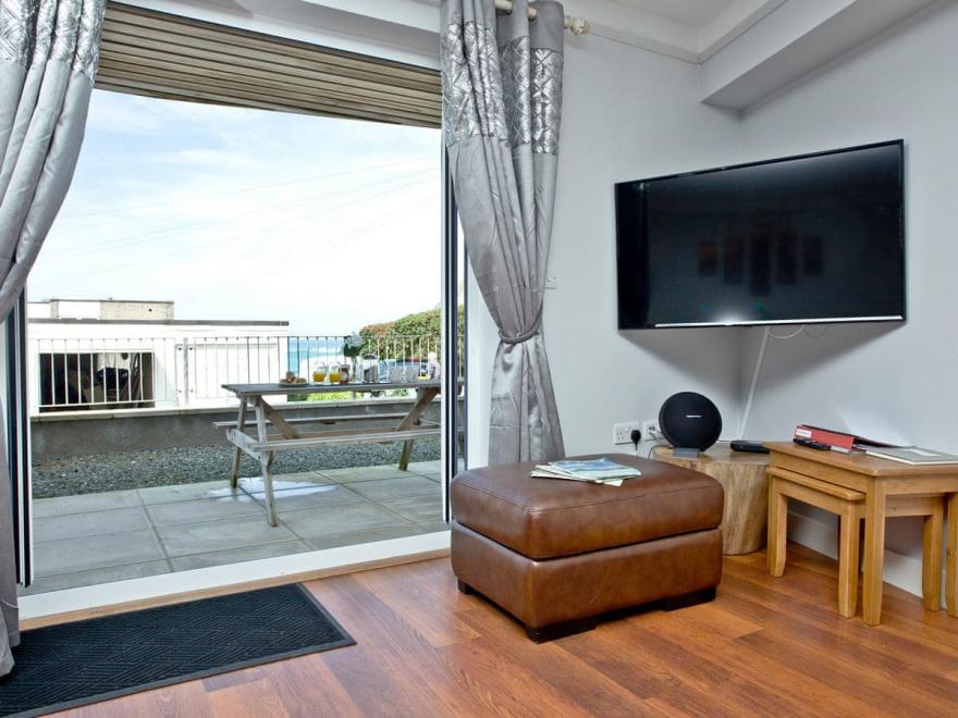 Apartment 2, Ocean 1