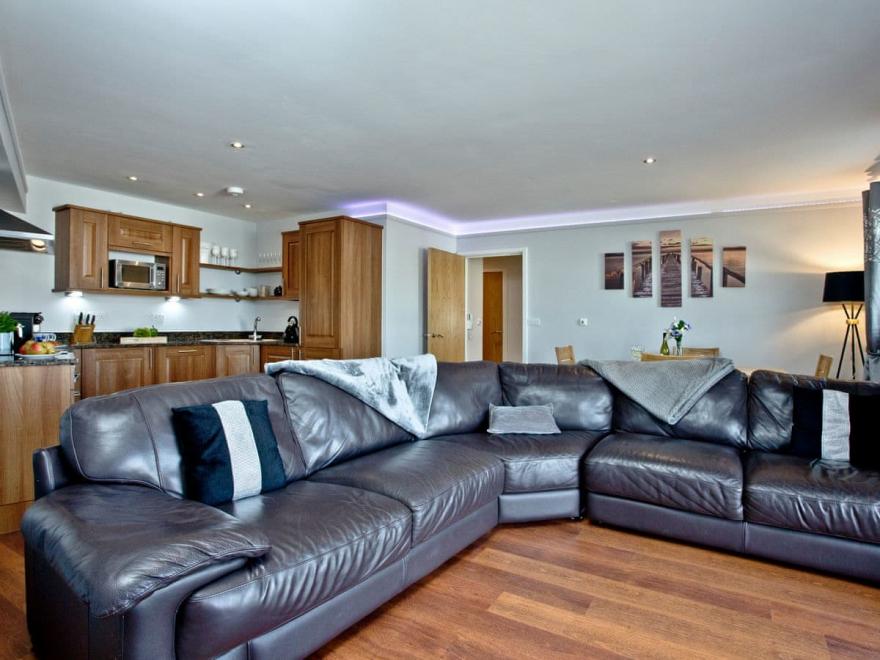 Apartment 2, Ocean 1