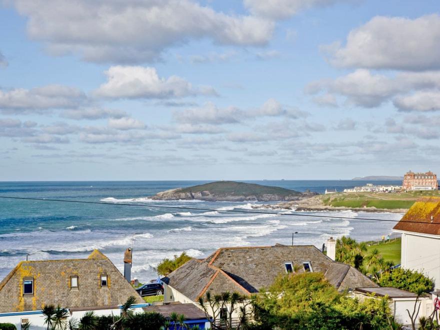 Apartment 32, Ocean 1