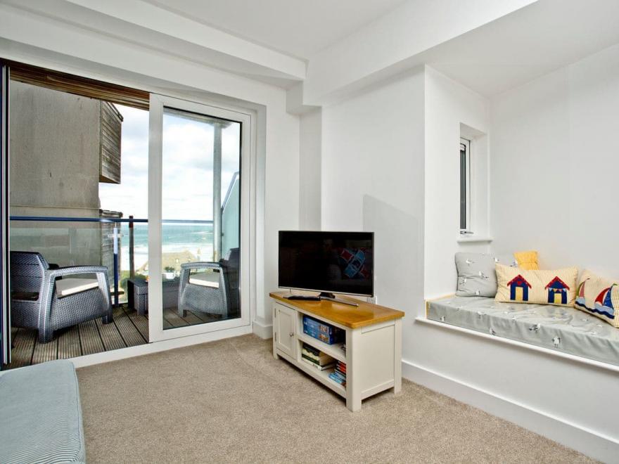 Apartment 32, Ocean 1