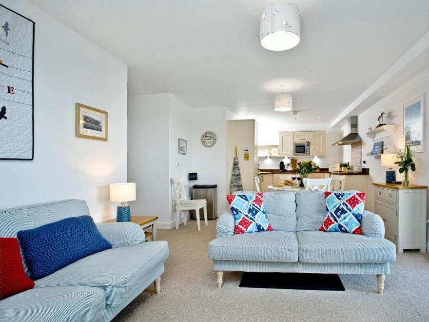 Apartment 32, Ocean 1