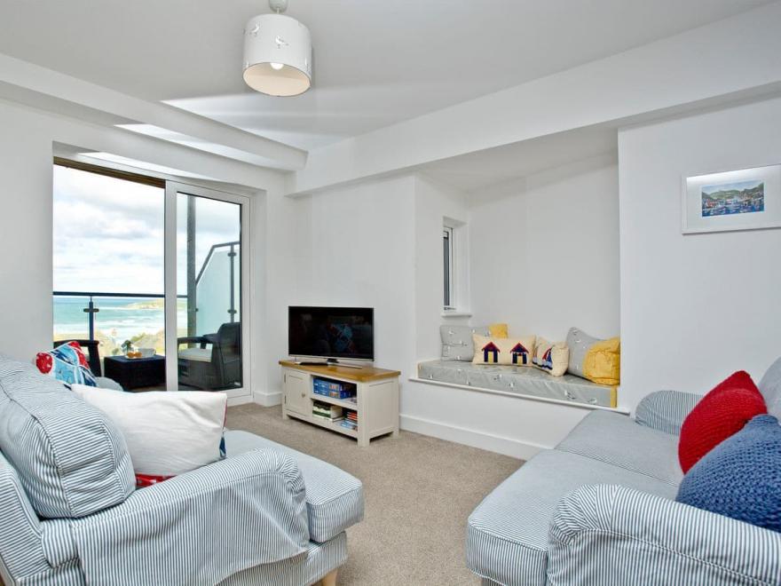 Apartment 32, Ocean 1