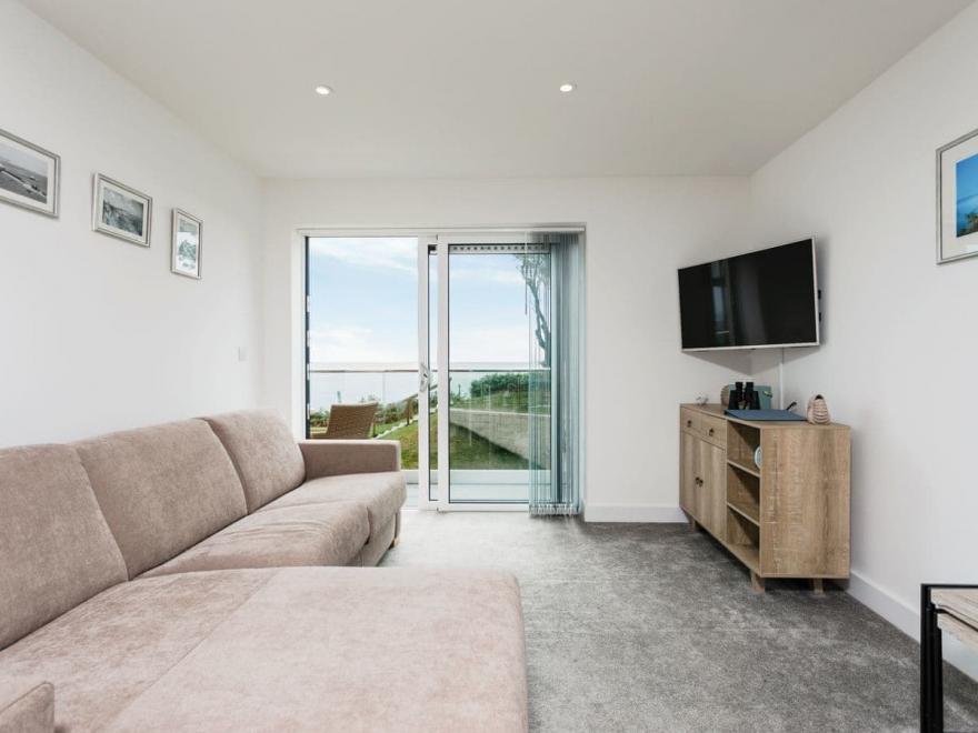 Shoreside, Royal Cliff