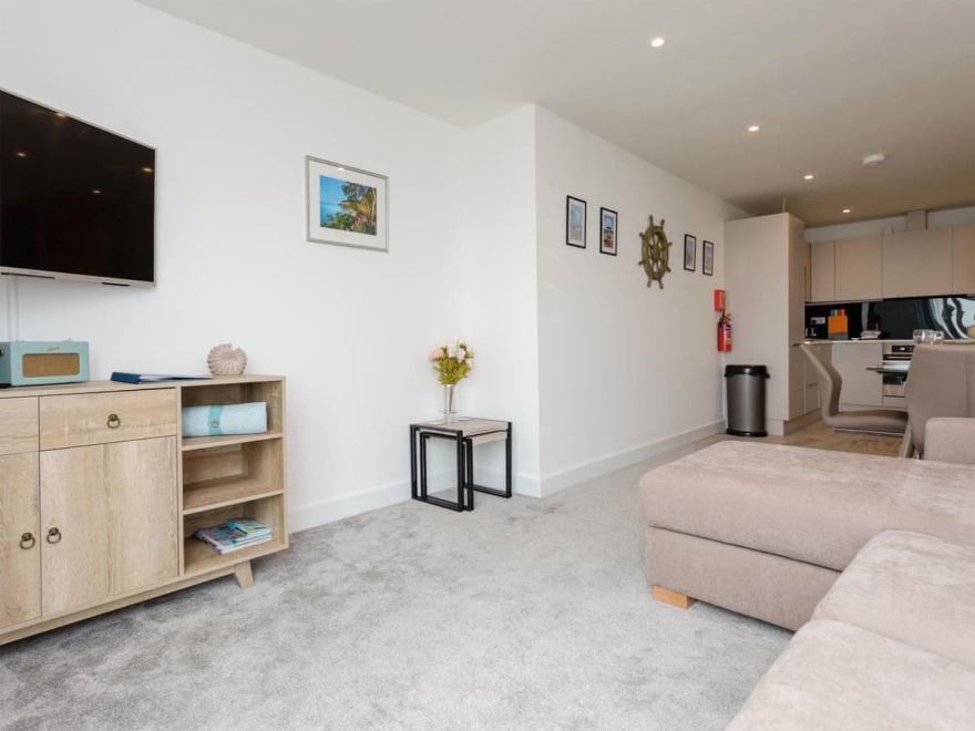 Shoreside, Royal Cliff