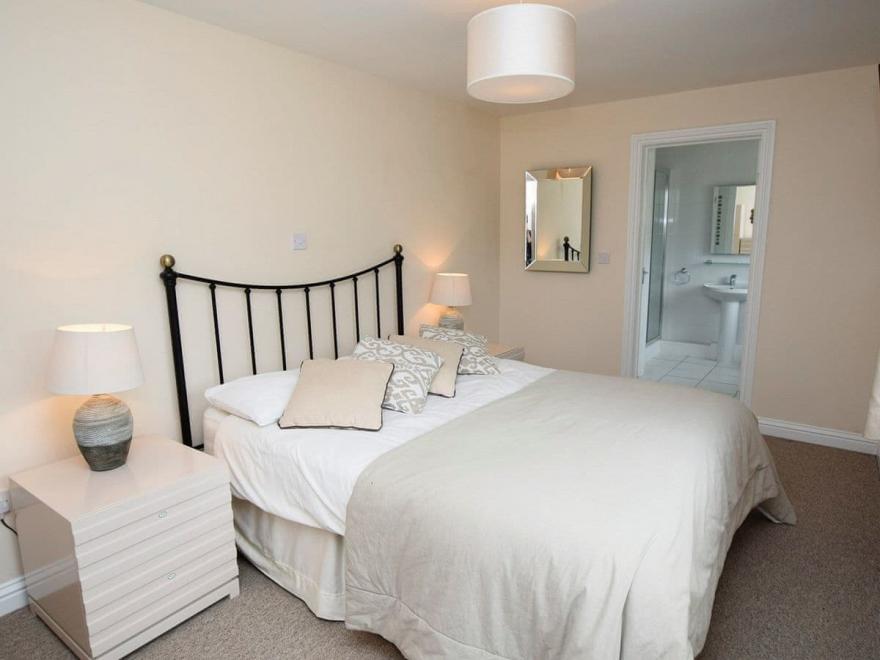 Ranmoor Poachers Cottage