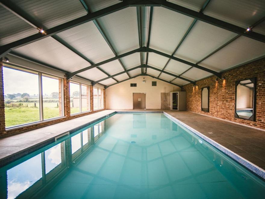 Tarrant Valley House - Sleeps 16